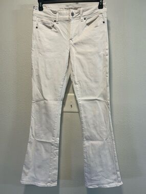 American Eagle Outfitters White Jeans - Back Pocket Detail